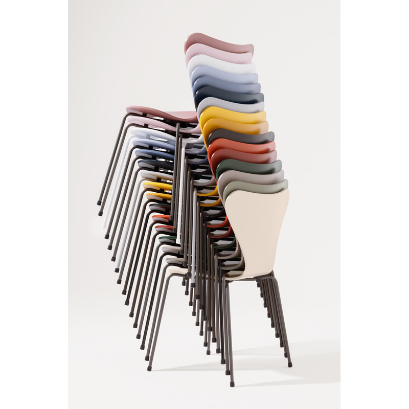Chaise SERIE 7 Frêne teinté Argile profonde  FRITZ HANSEN