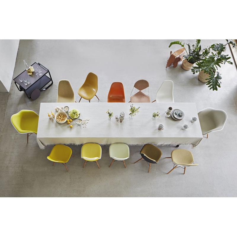 Chaise EAMES PLASTIC CHAIR DSW érable nuance de jaune Cotton white RE VITRA